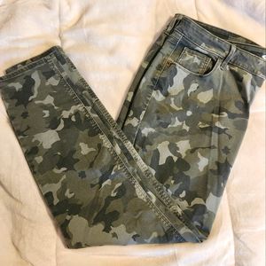 NWOT Old Navy Camo Skinny Jeans Size 20